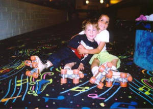 kids1sttimerollerskating8-13-06web.jpg