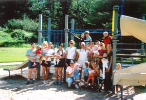 mvpmomswalkingclubpicnic8-18-06web.jpg