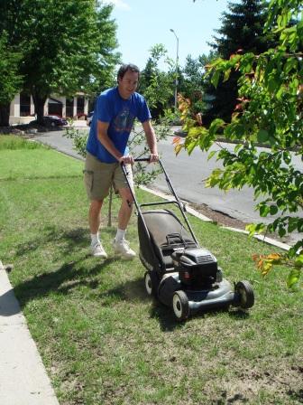 1stlawnmownathan6-2-07b.jpg