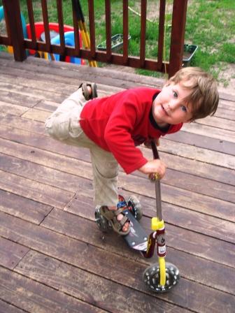 5-27-07kidsscooterdeckc.jpg